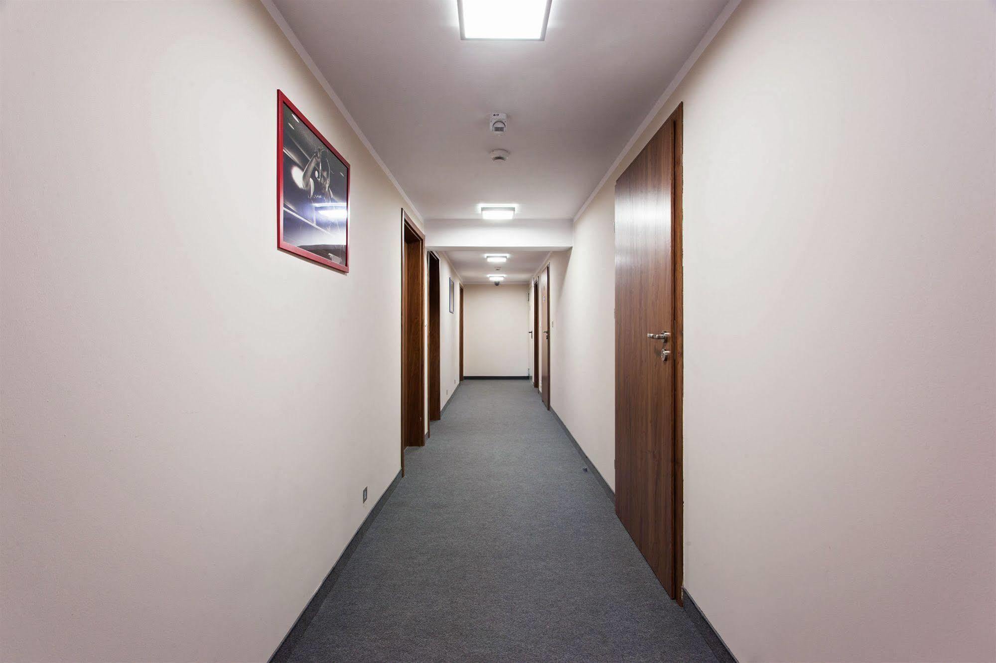 Hostel Rakietka กดัญสก์ ภายนอก รูปภาพ