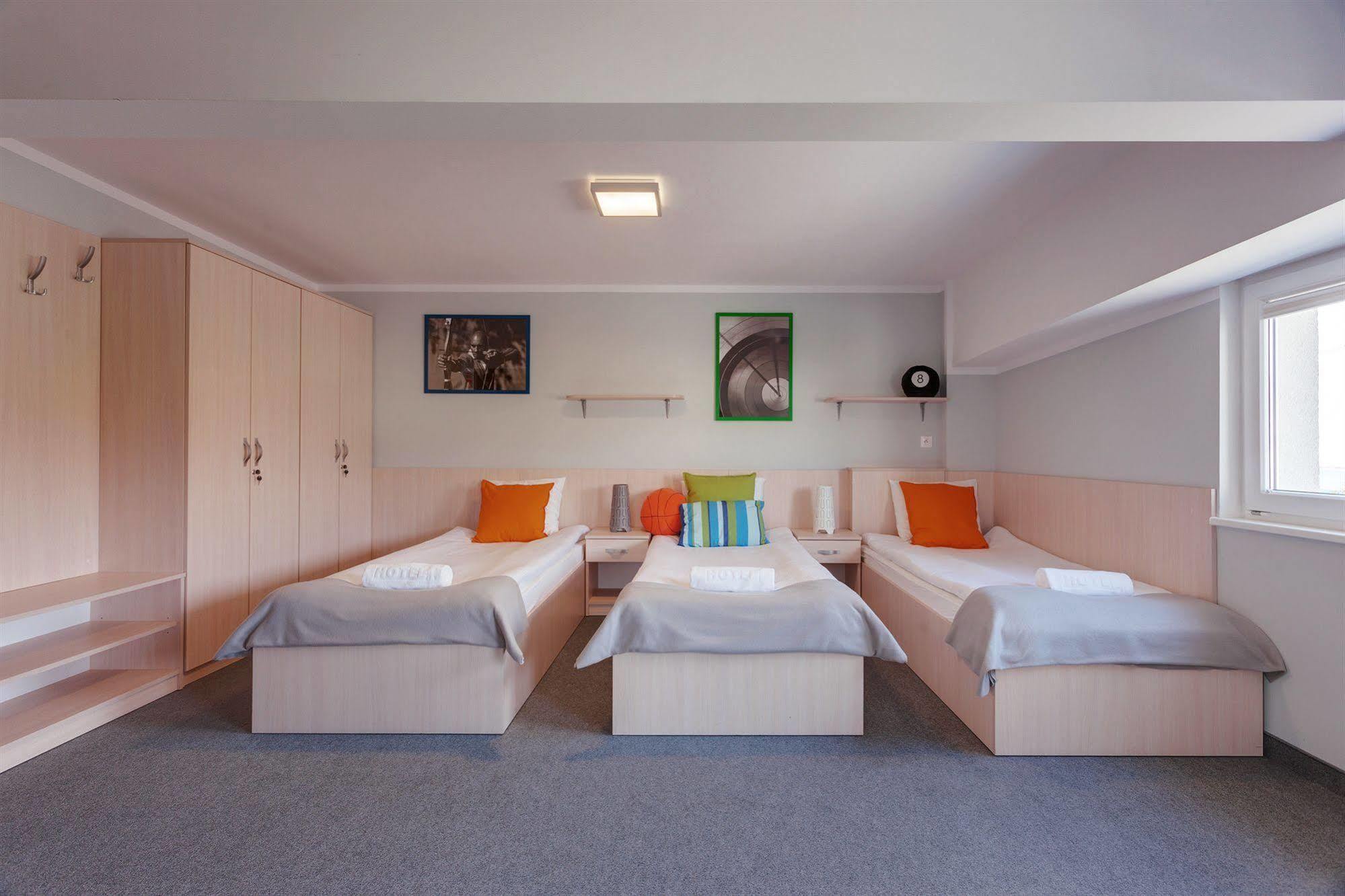 Hostel Rakietka กดัญสก์ ภายนอก รูปภาพ