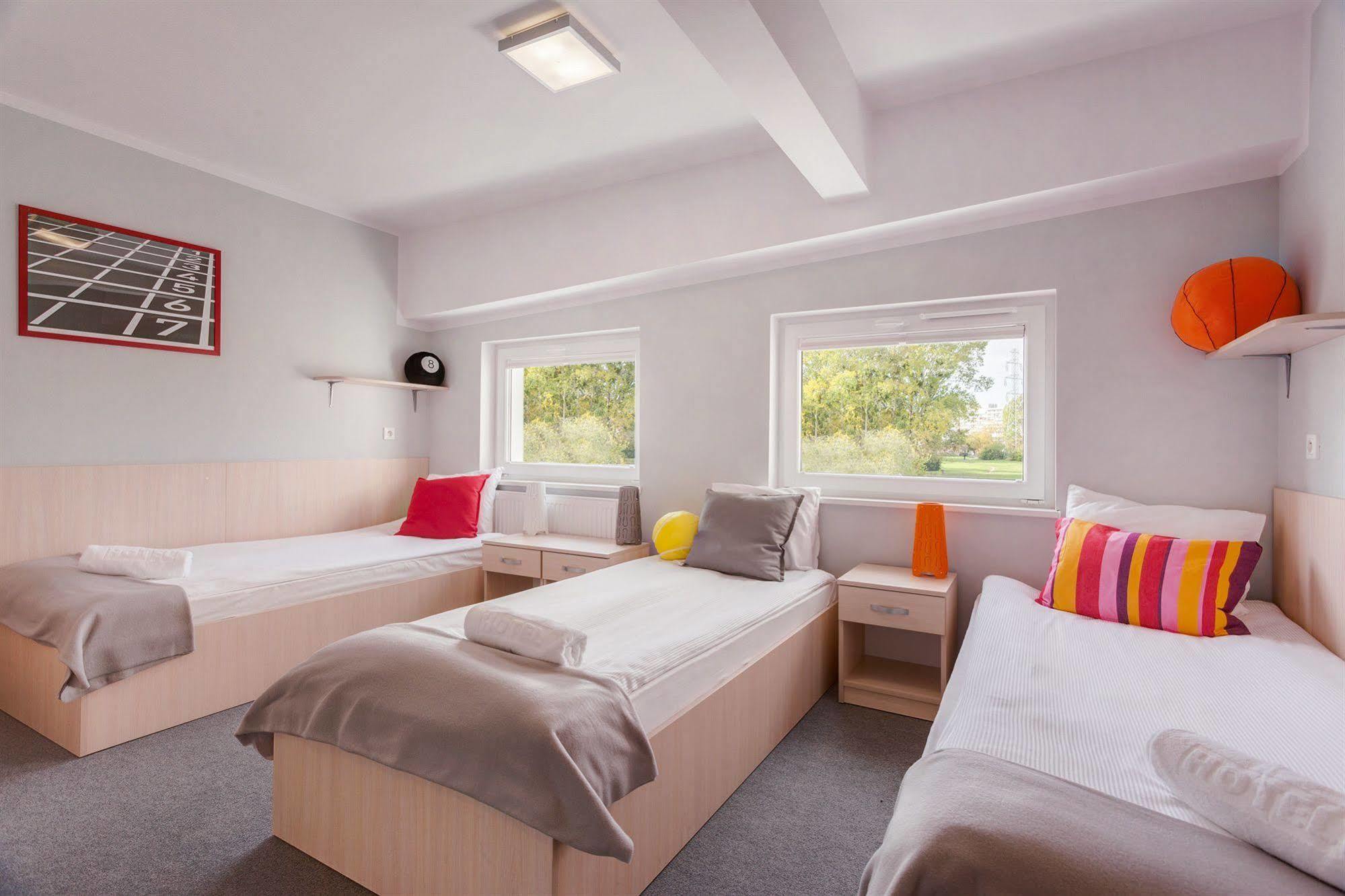 Hostel Rakietka กดัญสก์ ภายนอก รูปภาพ